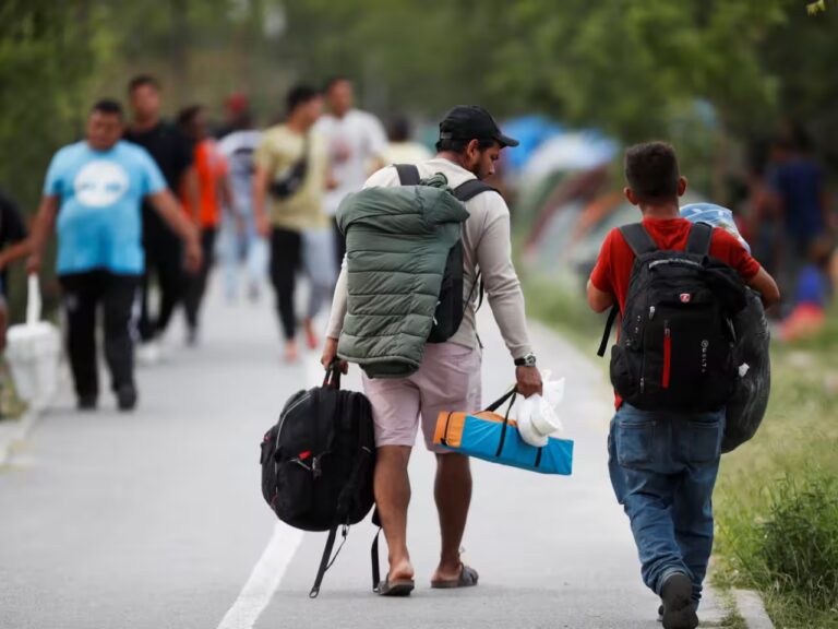 Tramp yangi dasturni e’lon qildi: Noqonuniy migrantlar pul va chiptalar bilan vatanga qaytariladi